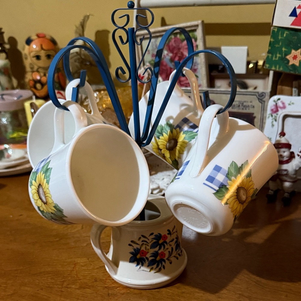 Corningware Sunflower and Blue Checkered Mug Set with a fun stand